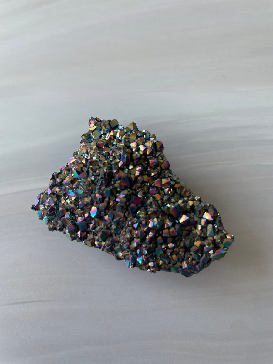 Titanium aura kwarts Gem Interior