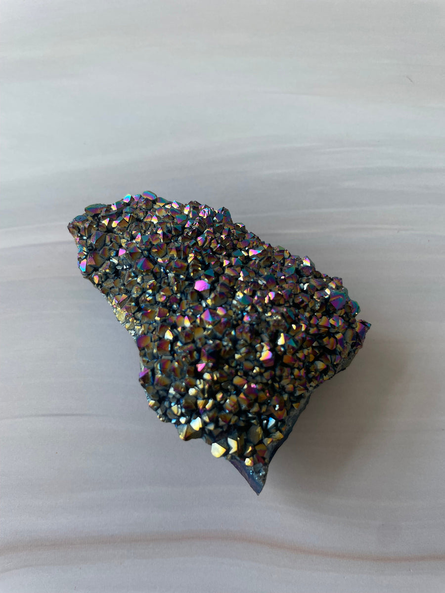 Titanium aura kwarts Gem Interior